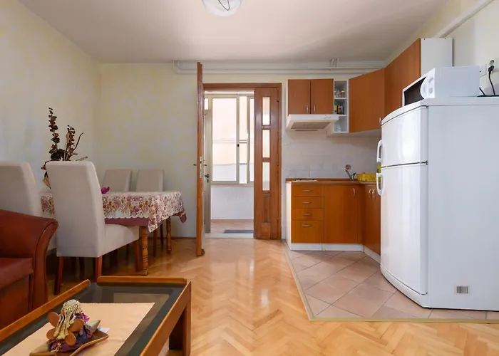 Palman With Free Parking