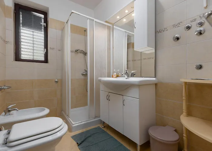 Palman With Free Parking *