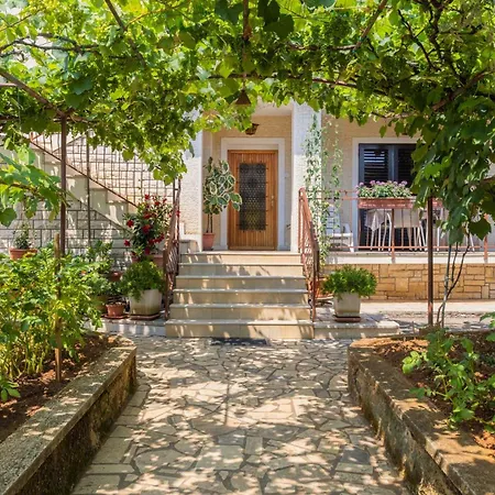 Palman With Free Parking Apartment