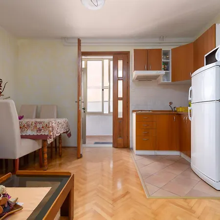 Palman With Free Parking