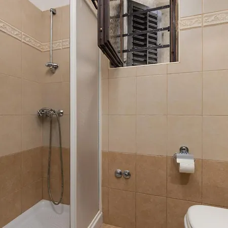 Palman With Free Parking *