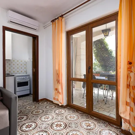 Palman With Free Parking Apartment