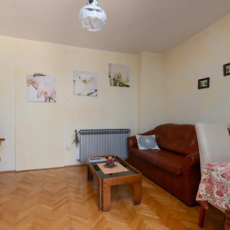 Palman With Free Parking