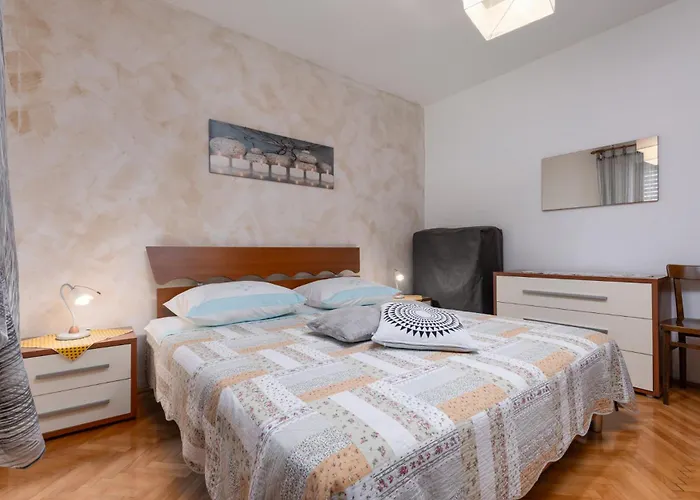 Palman With Free Parking Poreč