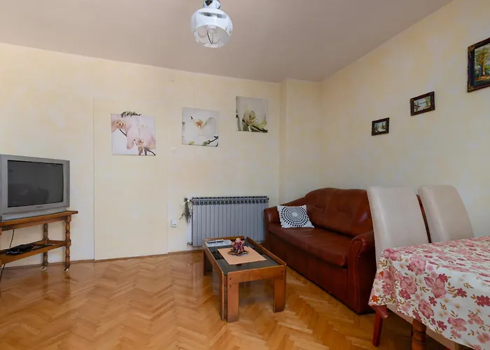 Palman With Free Parking